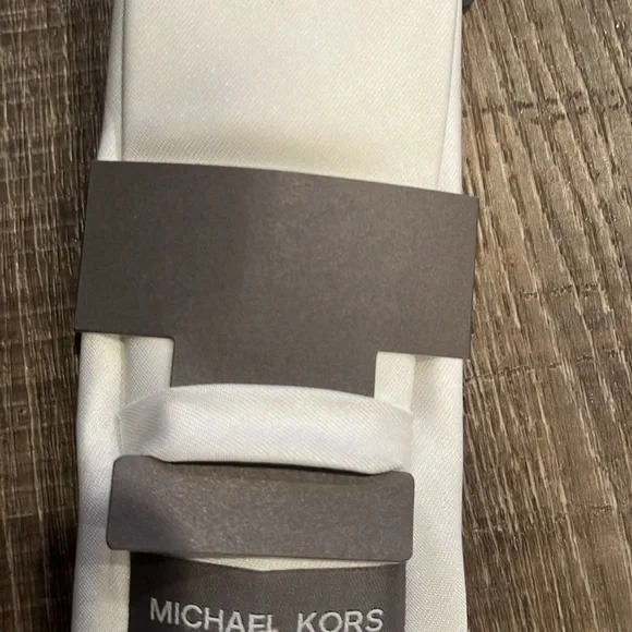Michael Kors White Tie - Picture 3 of 5